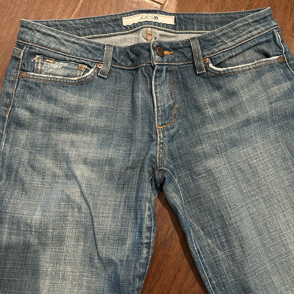 Joe’s Jeans in great condition!  Size 31.  Fitted leg and flare.